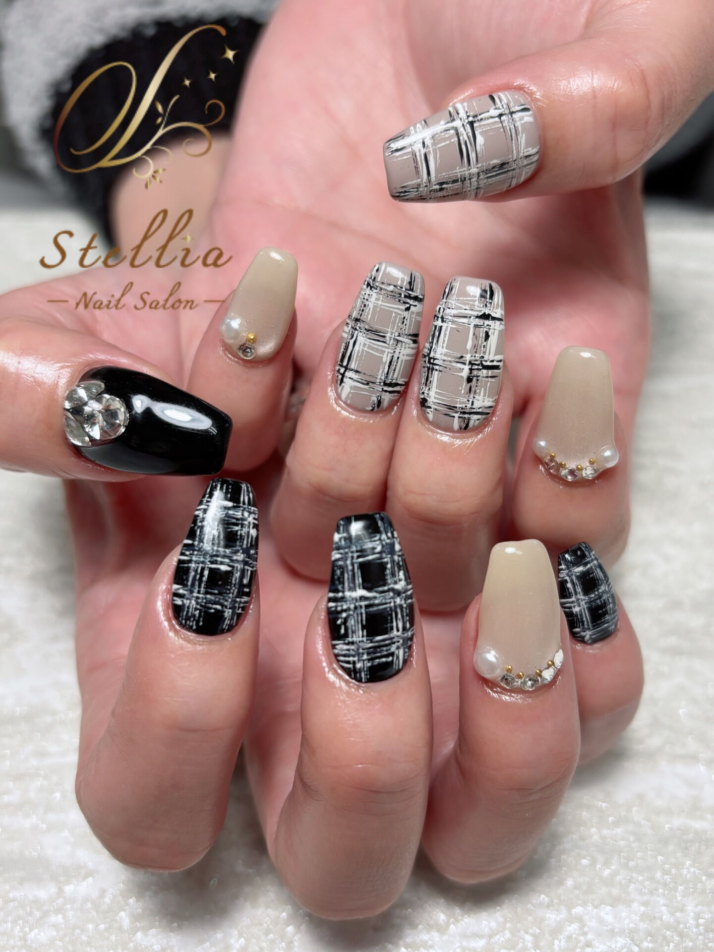 チェックでアシンメトリーデザイン💅