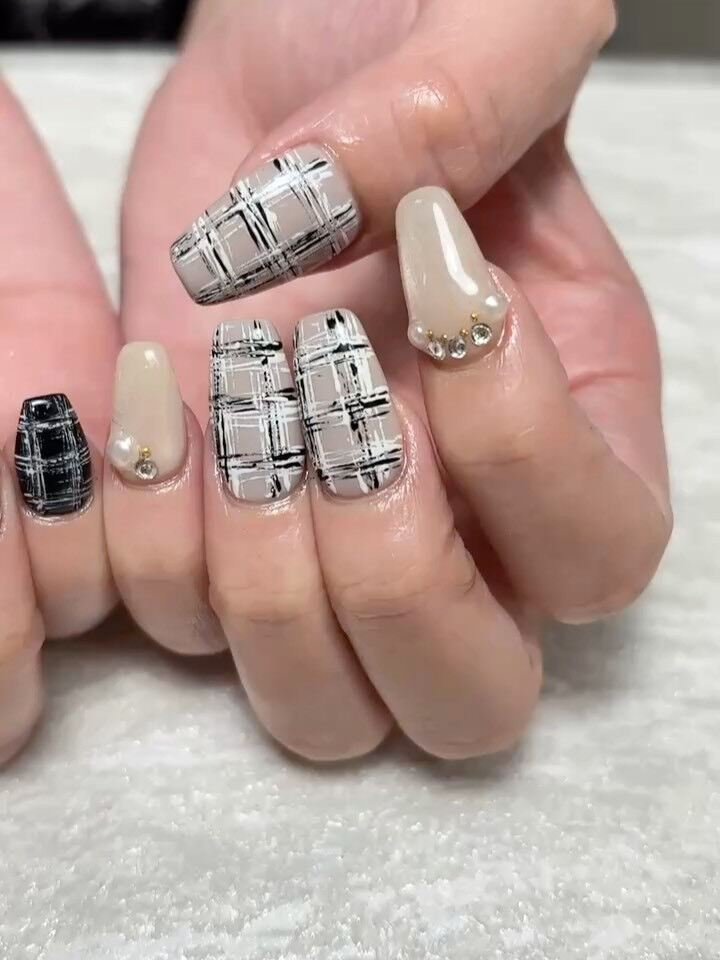チェックでアシンメトリーデザイン💅